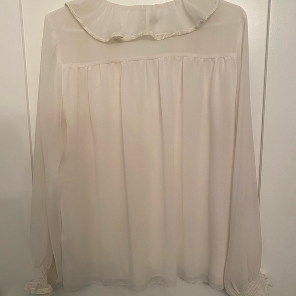Feminine off-white blouse - Picture 2 of 7